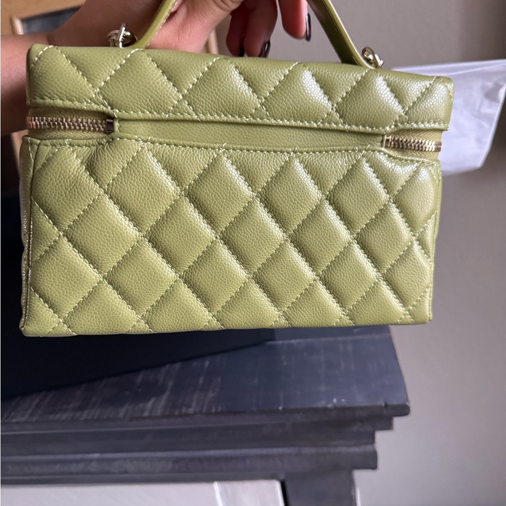 CHANEL Slim vanity in Olive NEW IN BOX - Picture 2 of 4